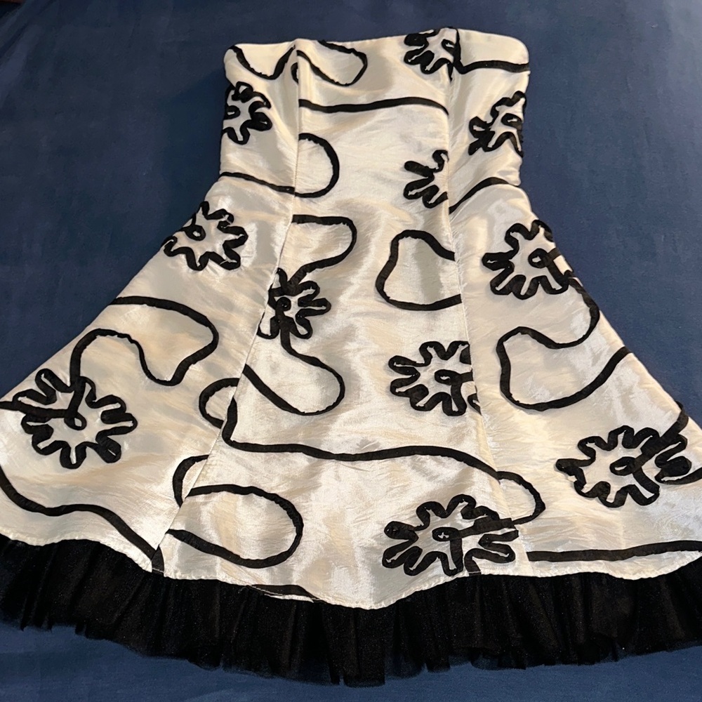 Jessica McClintock Elegant White Dress